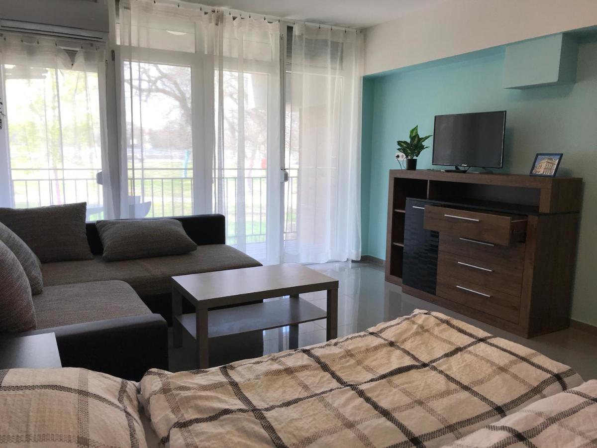 Tisza Gyöngye Apartmanház Apartamento Szeged Exterior foto