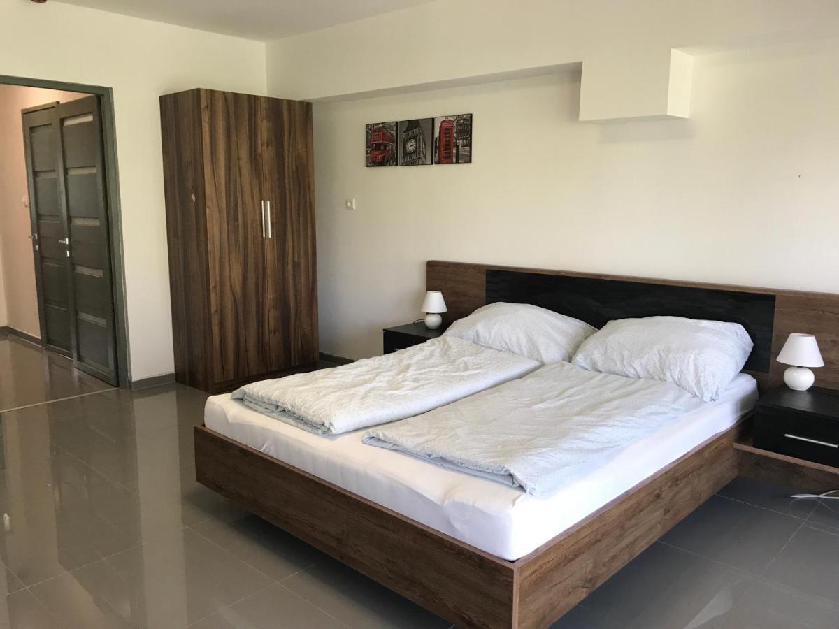 Tisza Gyöngye Apartmanház Apartamento Szeged Exterior foto