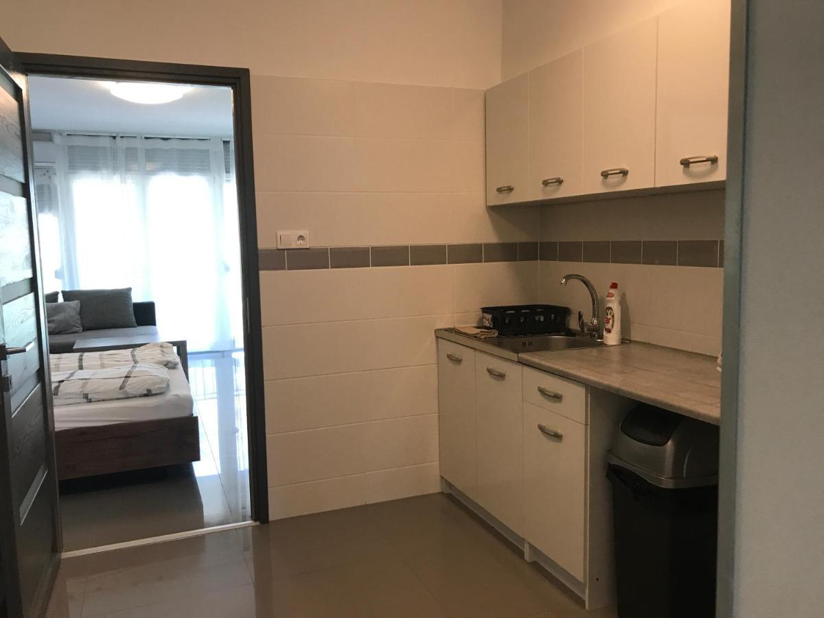Tisza Gyöngye Apartmanház Apartamento Szeged Exterior foto